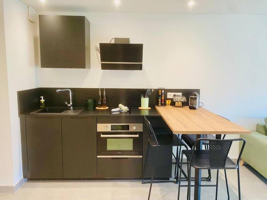"Royal" Magnifique Appartement Avec Vue Sur Le Cadre Royal Sete Bagian luar foto