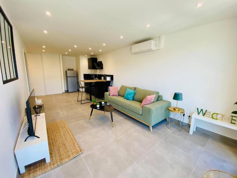 "Royal" Magnifique Appartement Avec Vue Sur Le Cadre Royal Sete Bagian luar foto