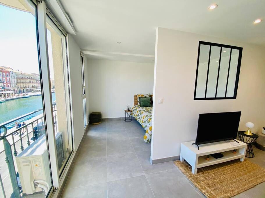 "Royal" Magnifique Appartement Avec Vue Sur Le Cadre Royal Sete Bagian luar foto