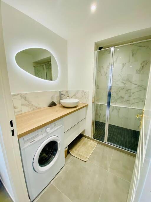 "Royal" Magnifique Appartement Avec Vue Sur Le Cadre Royal Sete Bagian luar foto