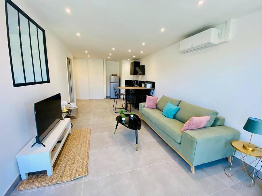"Royal" Magnifique Appartement Avec Vue Sur Le Cadre Royal Sete Bagian luar foto